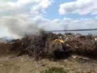 Выбрасывали и сжигали на берегу Волги: в Волжском обнаружена несанкционированная свалка 
