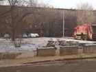 Большегрузы больше не проедут по зеленой зоне в Волжском около магазина Чижик