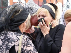 Мать погибшего при взрыве на барже волжанина заявила на похоронах, что дело "хотят замять"