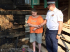 В Ленинске госавтоинспектор вывел из горящего дома женщину-инвалида