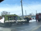 «Полмашины нет просто»: в Волжском пенсионер на «Сузуки» протаранил столб