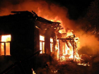 Поздно ночью полностью в огне оказались две постройки в Быково