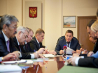 Губернатор Андрей Бочаров упрекнул чиновников в расточительности