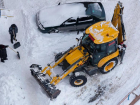 С городских магистралей вывезли 400 кубических метров снега в Волжском