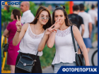 Красочные аттракционы и яркие люди: прогулка по парку «Волжский»