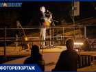 Под шум воды и музыку гитар: в Волжском прошёл вечер бардовской песни на закате