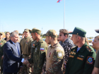 42 автомобиля для героев: губернатор Бочаров вручил ключи ветеранам боевых действий на набережной Волгограда