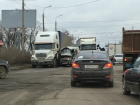 На выезде из города Волжского крупная авария парализовала движение