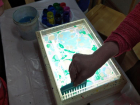 Многодетных волжан научили уникальной технике рисования на воде 