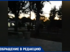Детям приходится играть на площадке в полной темноте: жителям Волжского не хватает освещения