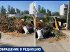 Огромная свалка образовалась под трансформаторной будкой в Волжском