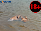 Тела утонувших мужчин третий час не убирают с многолюдного пляжа в Волжском