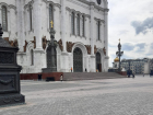 Бездомный из Волжского выкинул на пол перстень за 300 тысяч в храме Христа Спасителя: видео