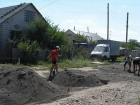  В небольшом поселке в Волжском жители сами научились зарабатывать деньги на дороги и благоустройство