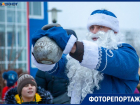 В Волжском Дед Мороз-атлет показал, как тягать гири