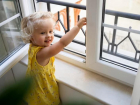 Как защитить детей и животных от выпадения из окна 