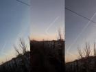 Волжанка сфотографировала необычный поворот самолета в небе над Волжским