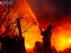 Близ Волжского произошел пожар: горела частная постройка