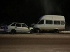 Автоледи на «ВАЗе» въехала в микроавтобус под Волжским: пострадал подросток