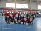 Ветераны «зажгли»: соревнования по волейболу прошли в Волжском 