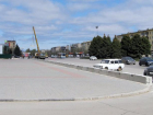Площадь Ленина в Волжском обнесли бетонными плитами, чтобы защититься от террористов в майские праздники
