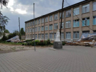 Близ Волжского разыгравшаяся непогода сорвала крышу в школе