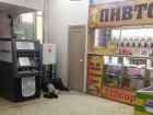 Утомился: в Волжском заснувший на полу в магазине попал на фото