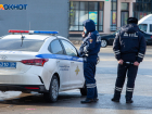 Женщина снесла дорожное ограждение на трассе Волжский-Волгоград: фото