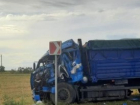 В Волгоградской области дальнобойщик пострадал в жутком лобовом столкновении двух фур