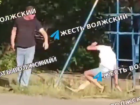 Бои без правил на детской площадке: волжанин решил силой что-то доказать женщине