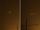 В Волжском в небе сняли странные горящие объекты 9 мая: видео
