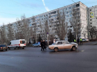 На видео попала страшная авария с пострадавшей на перекрестке в Волжском