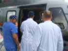 Медики спасают эвакуированного на вертолете в больницу Волжского мужчину с травмой мозга