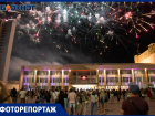 Ярким салютом на главной площади закончили празднование 70-летия Волжского