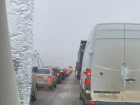 Огромная пробка образовалась из-за фуры под Волжским
