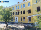 Рабочий упал с крыши при строительстве поликлиники в Волжском