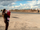 Тернистый путь домой: жители Металлурга и "Тюльпана" ходят пешком до Волжского из-за отсутствия маршруток 