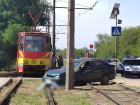В Волжском водитель погиб в ДТП со столбом на трамвайных путях