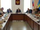 Глава Волжского Игорь Воронин отчитался перед депутатами о работе в 2025 году