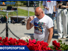 «Никто не забыт»: в Волжском сотни горожан пришли поклониться воинам всех поколений