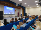 В Волжском впервые собрали родителей на большой городской съезд: чему учили участников