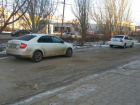 Автолюбители стали парковаться на пешеходной зоне в Волжском