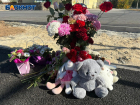 В Волжском организовали мемориал памяти на месте аварии, где погибла 9-летняя девочка под колесами маршрутки