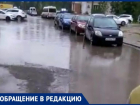 Житель Волжского рассказал о «вечной» луже, которую приходится обходить: видео