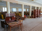 В скандальной, но будущей модельной библиотеке Волжского избавляются от ветхих книг