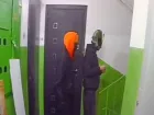 В Волжском установили личность троих вандалов, которые держали в страхе многоэтажный дом