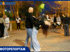 Волжский в ритме бачаты: парк превратился в танцпол под открытым небом