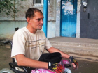 К Путину за правдой: отец двоих детей из Волжского добрался на инвалидной коляске до Москвы
