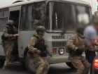 Волгоградские силовики пресекли схему с подкупом: задержание попало на видео