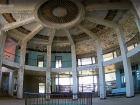 Масштабной красотой и пронзительной грустью поразило здание заброшенного речпорта в Волжском